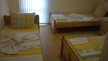 Фото номера Трехместный номер с ванной комнатой Гостевой дом Villa Bulgarka г. Divchovoto 3