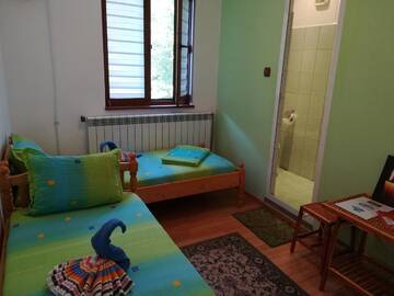 Фото номера Трехместный номер с балконом Гостевой дом Villa Bulgarka г. Divchovoto 3